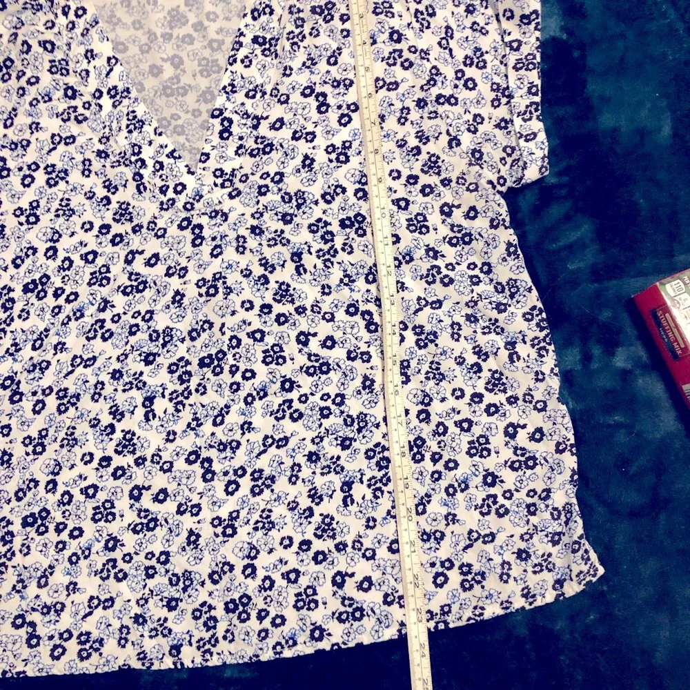 GAP Floral Print Women's Top - Purple and White - Picture 8 of 9